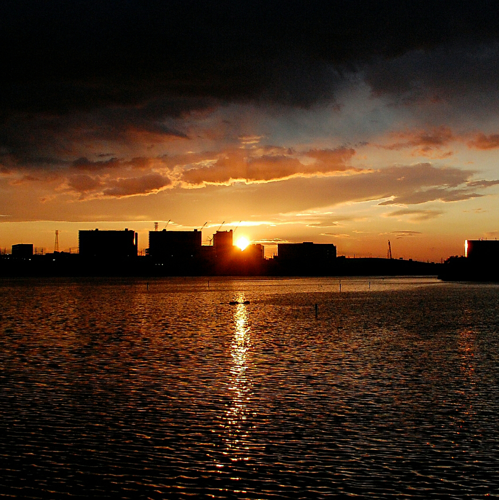 豪雨の後の夕日