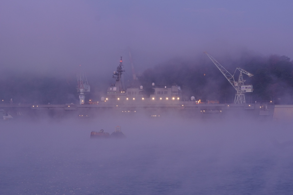 舞鶴湾に発生した「けあらし」とひゅうが