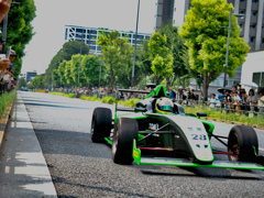 中野にフォーミュラカー現る…？！