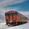 雪景色とディーゼル列車