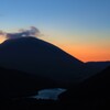 山と朝焼け