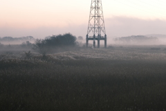 霧の鉄塔