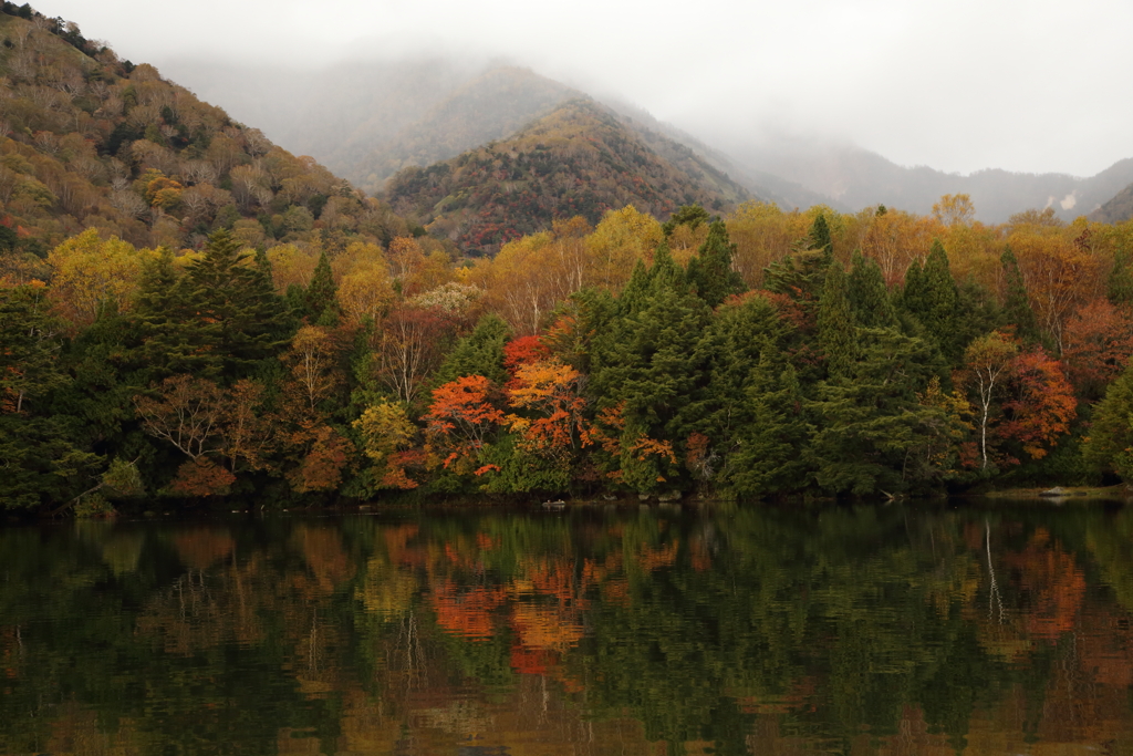 秋の湯ノ湖　２