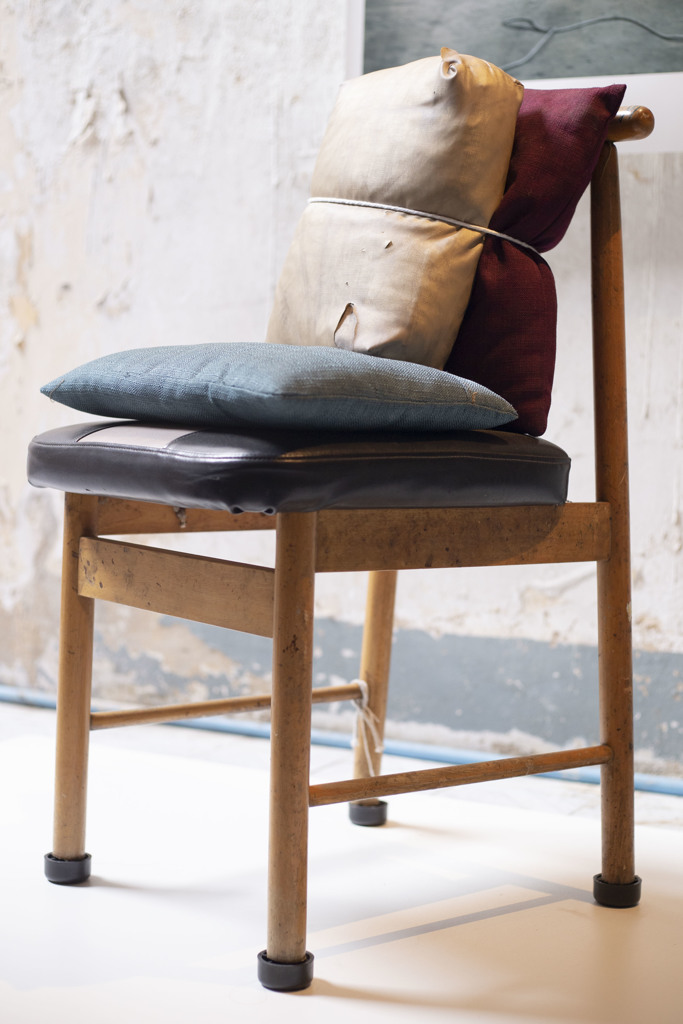 Chair02