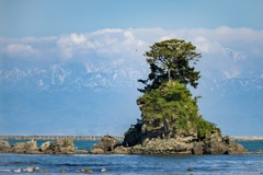 女岩