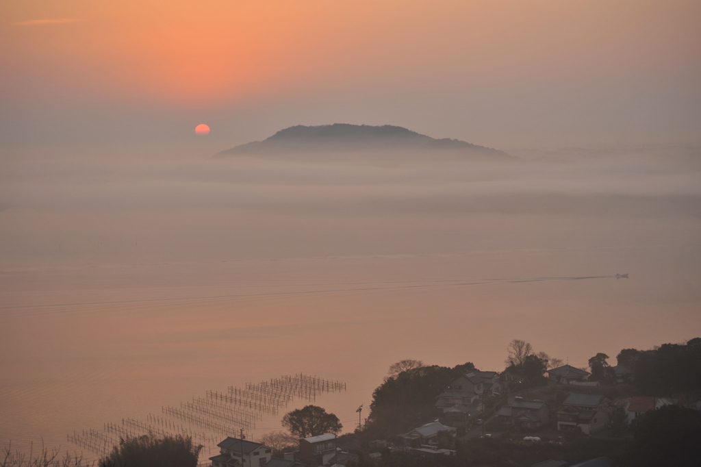 20140203_065126 日の出 朝霧 舟が行く