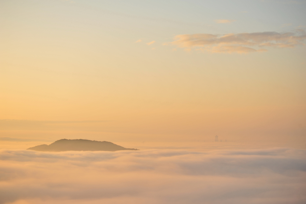 20150317_061417 雲の海に浮かぶ島