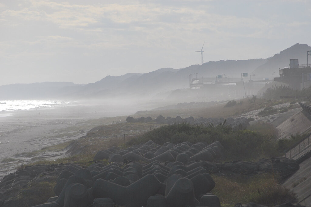 20100907_162655 波しぶきに煙る遠州灘海岸