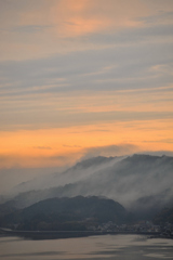 20120214_072822 山から平地に降りる霧