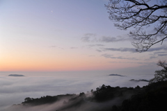 20150317_055114 湖上を覆う雲（霧）