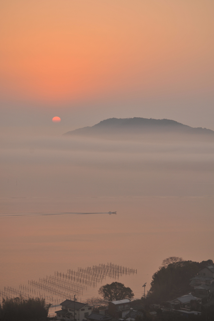 20140203_065107 日の出 朝霧 舟が行く