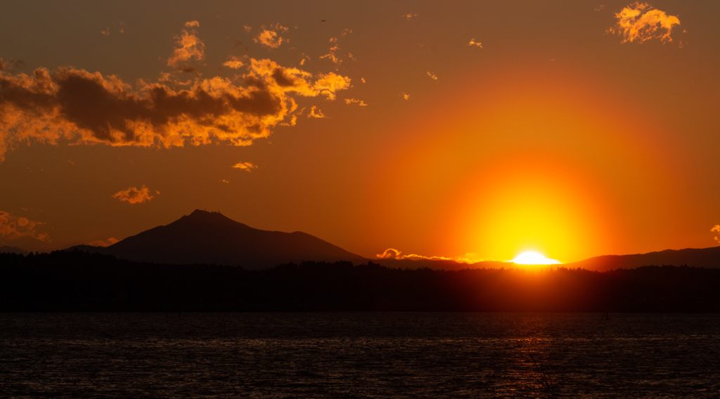 筑波山と眺める太陽光冠