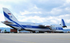 珍しい巨大輸送機アントノフAn-124