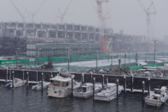 雪降る工事現場
