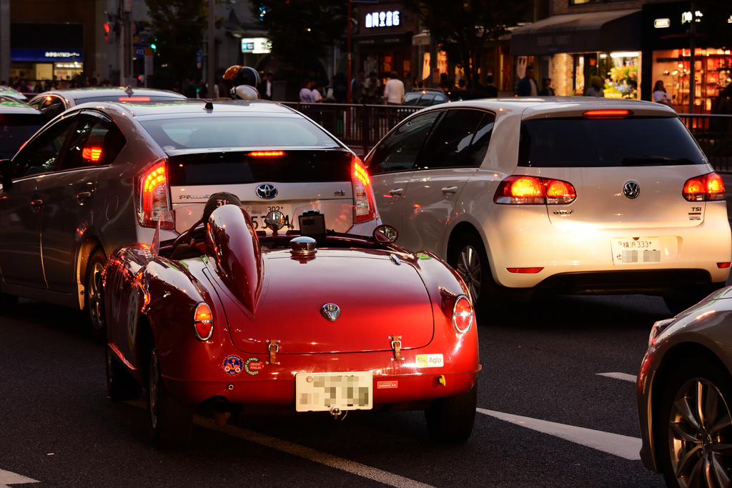 赤い車