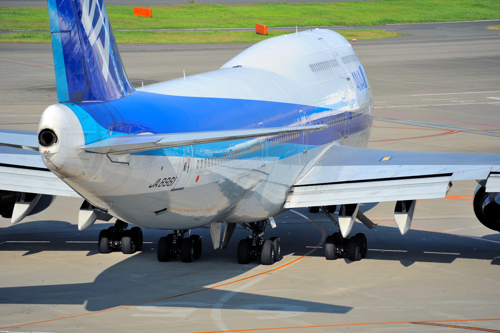 Love B747-400...18本のタイヤ