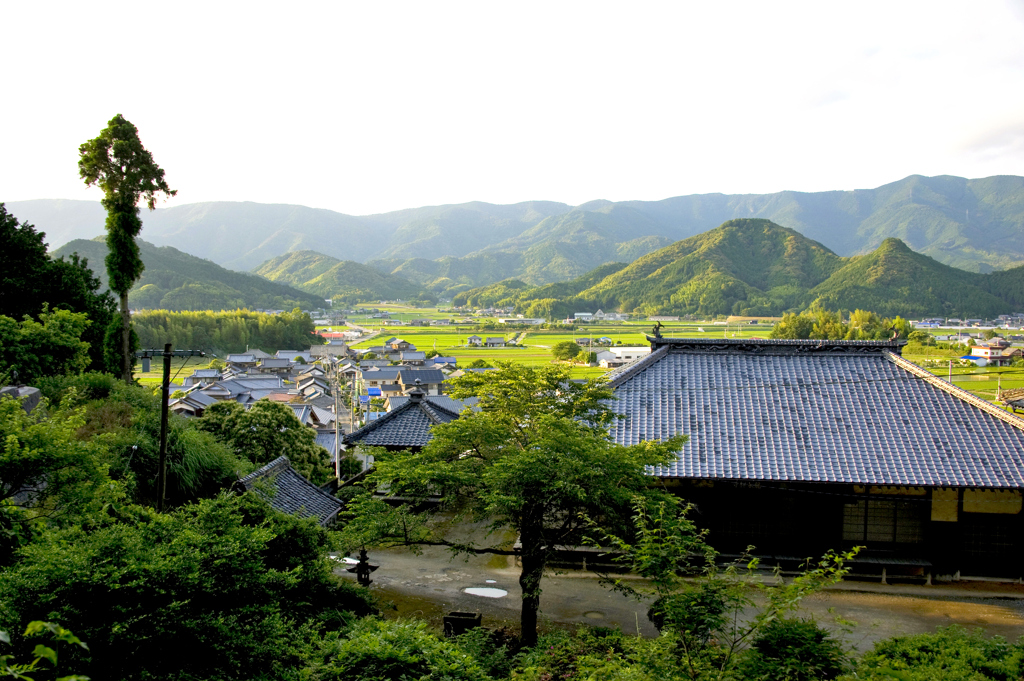 歴史ある小さな盆地