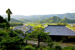 歴史ある小さな盆地