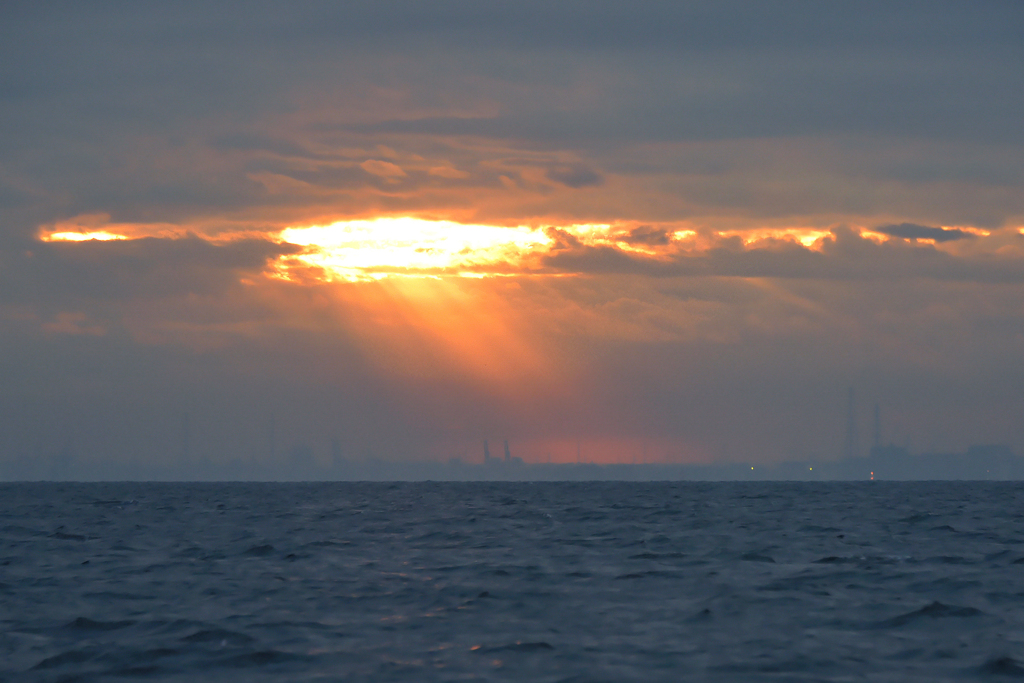 Drop of golden sun・・東京湾