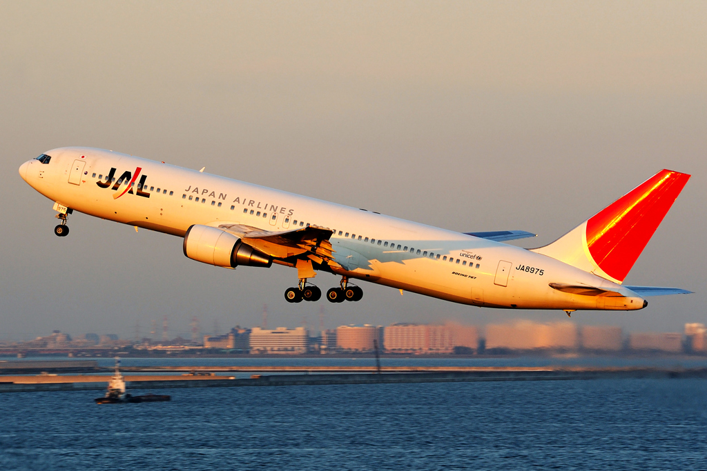 夕焼けのJAL B767