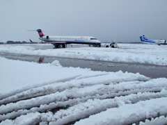 ３月、大雪の仙台空港