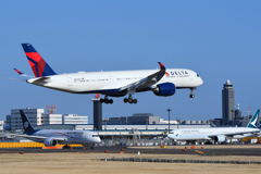 DELTA A350 arriving NRT