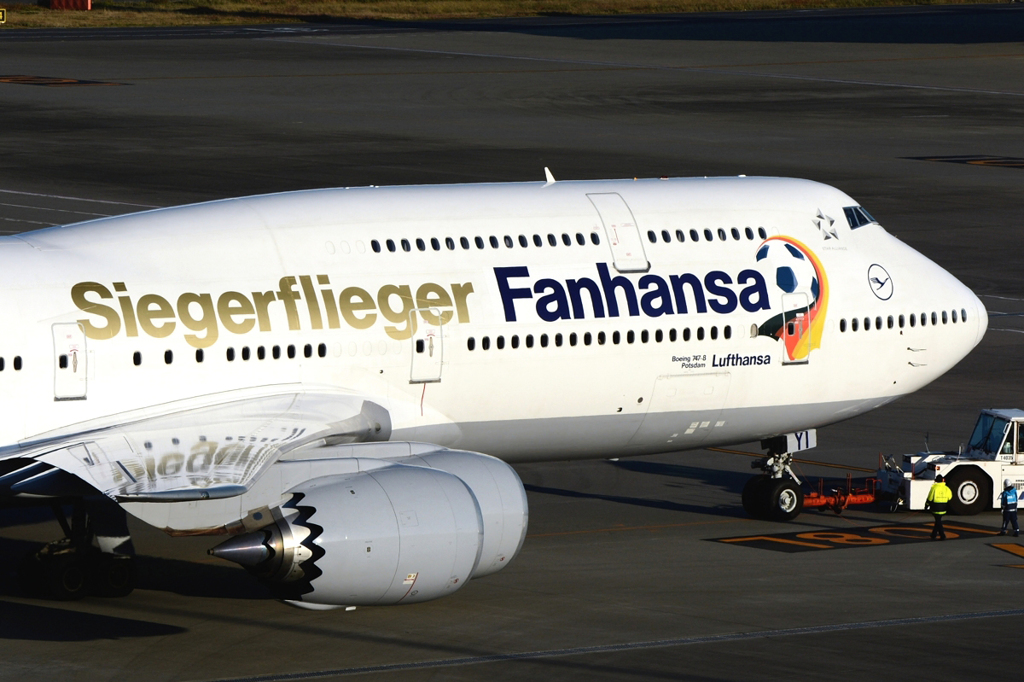 Lufthansa becomes Fanhansa