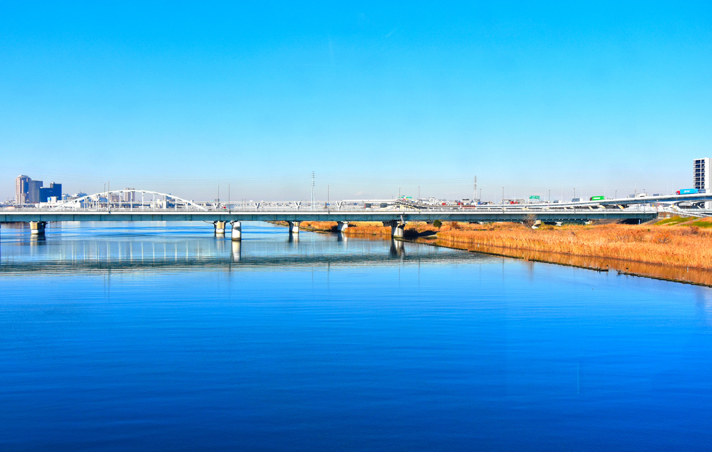 穏やかな川面