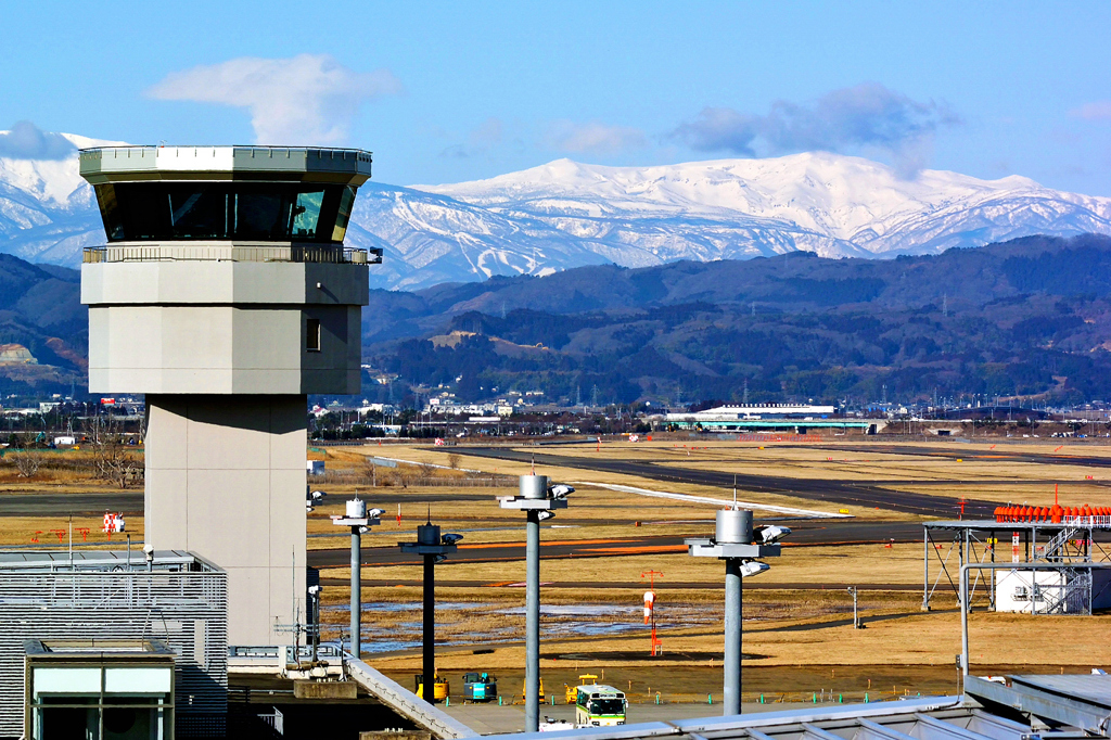 蔵王を抱く仙台空港