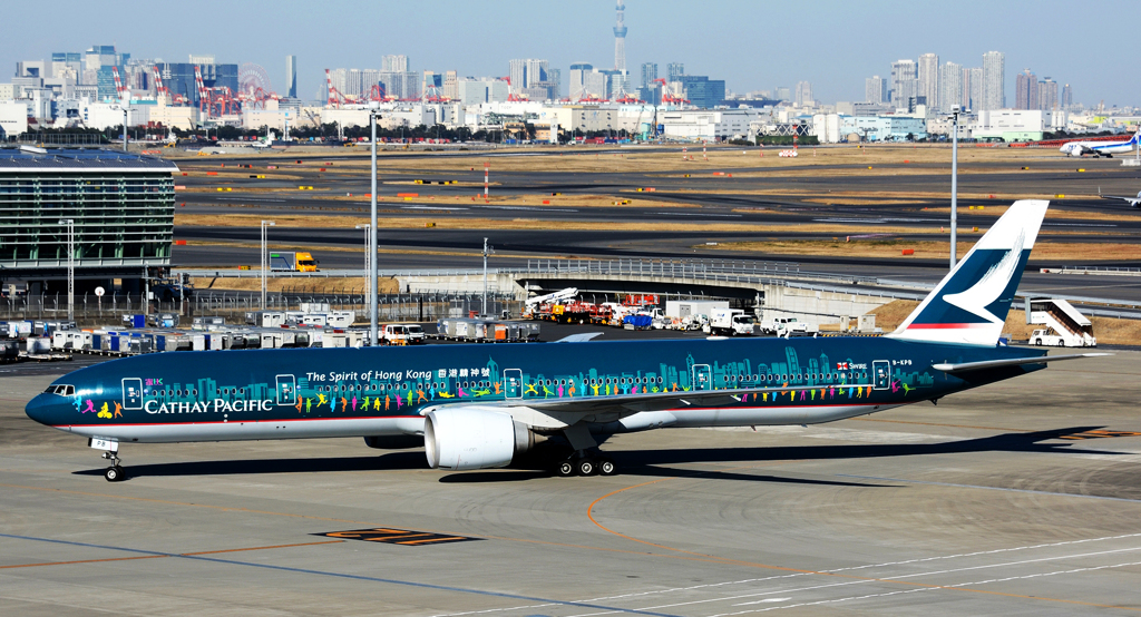 Colorful Cathay B777