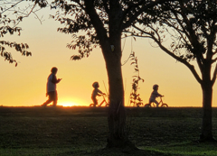 夕日の中でサイクリング