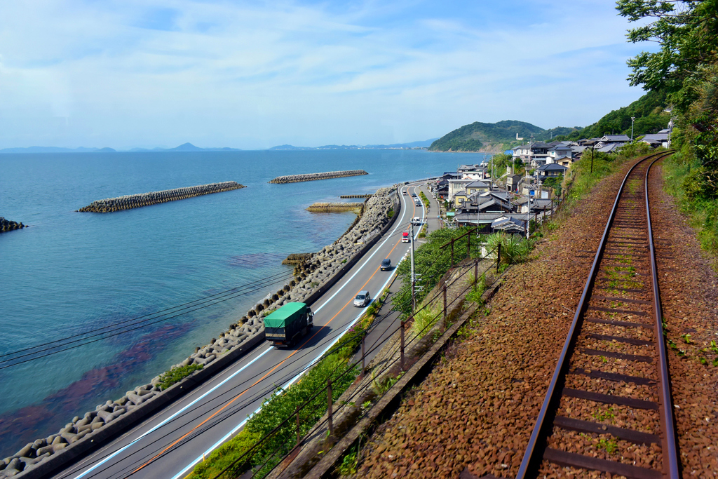 愛媛の海岸・・「愛ある伊予灘線」