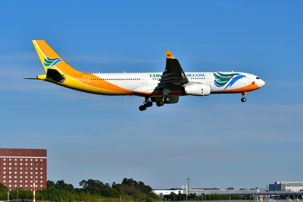 Cebu Pacific Air on final