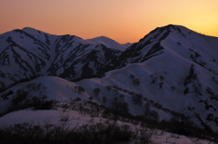 朝日連峰の夕景