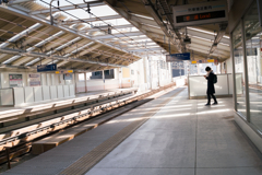 電車待つ