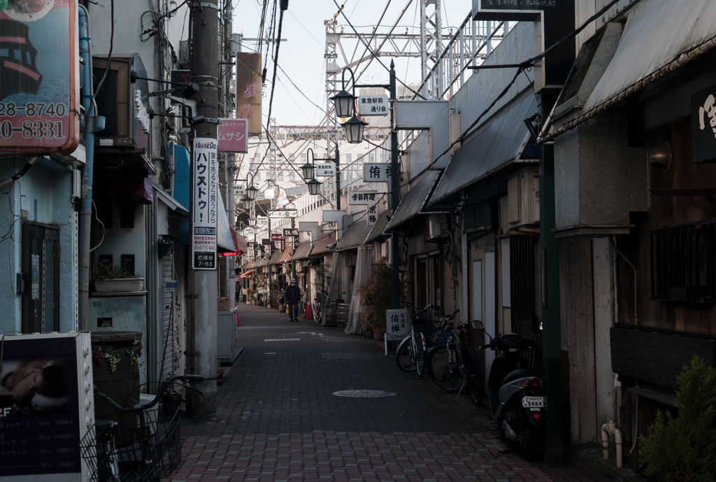 午前の飲食店街