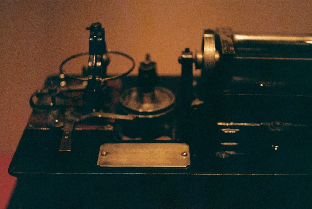 Takmar 1:2.4  f58mm　「蓄音機　byエジソン」