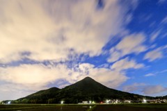 彼は誰時の近江富士