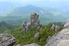 「瑞牆山」山頂からの「大ヤスリ岩」