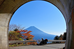 トンネルを抜けるとそこは富士だった