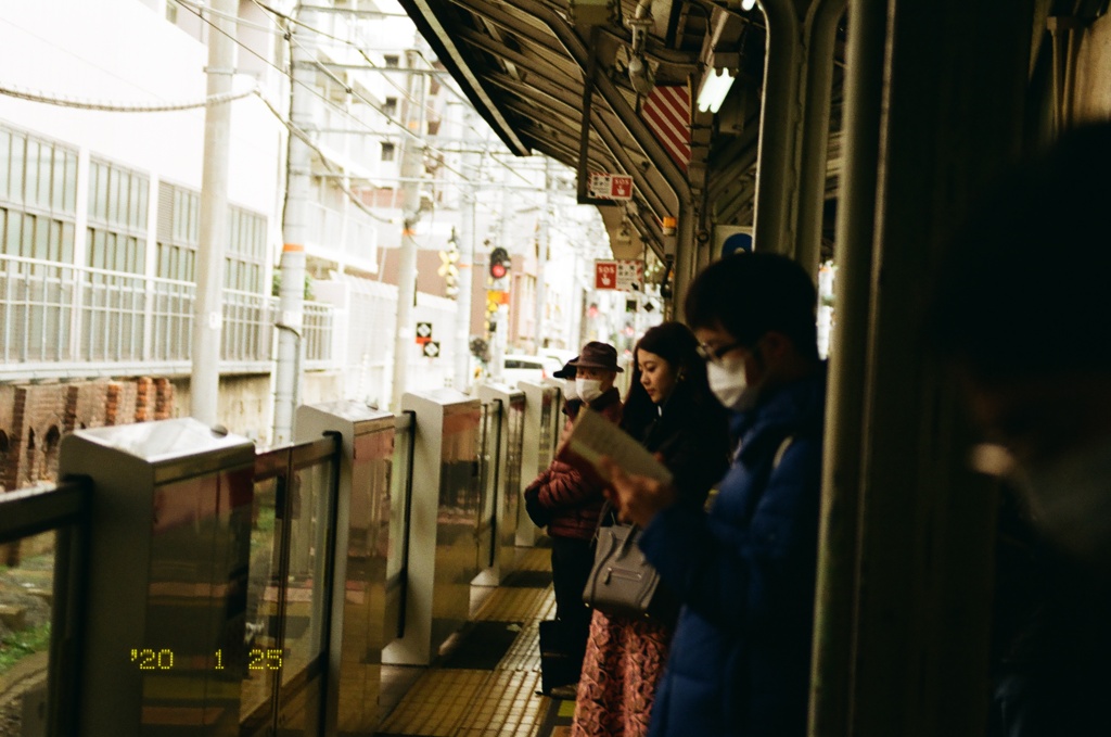 ホームにて（film）