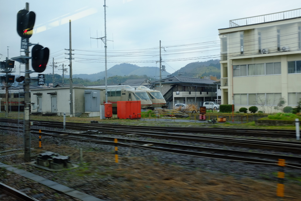 JR西舞鶴駅　朽ちかけた車両