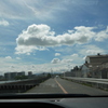 川沿いの道