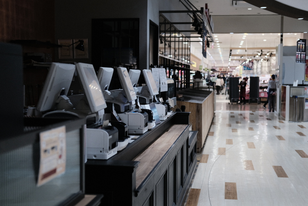 スーパーのみ開店