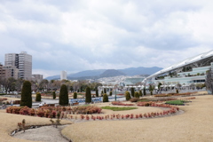 阪神競馬場より甲山を望む