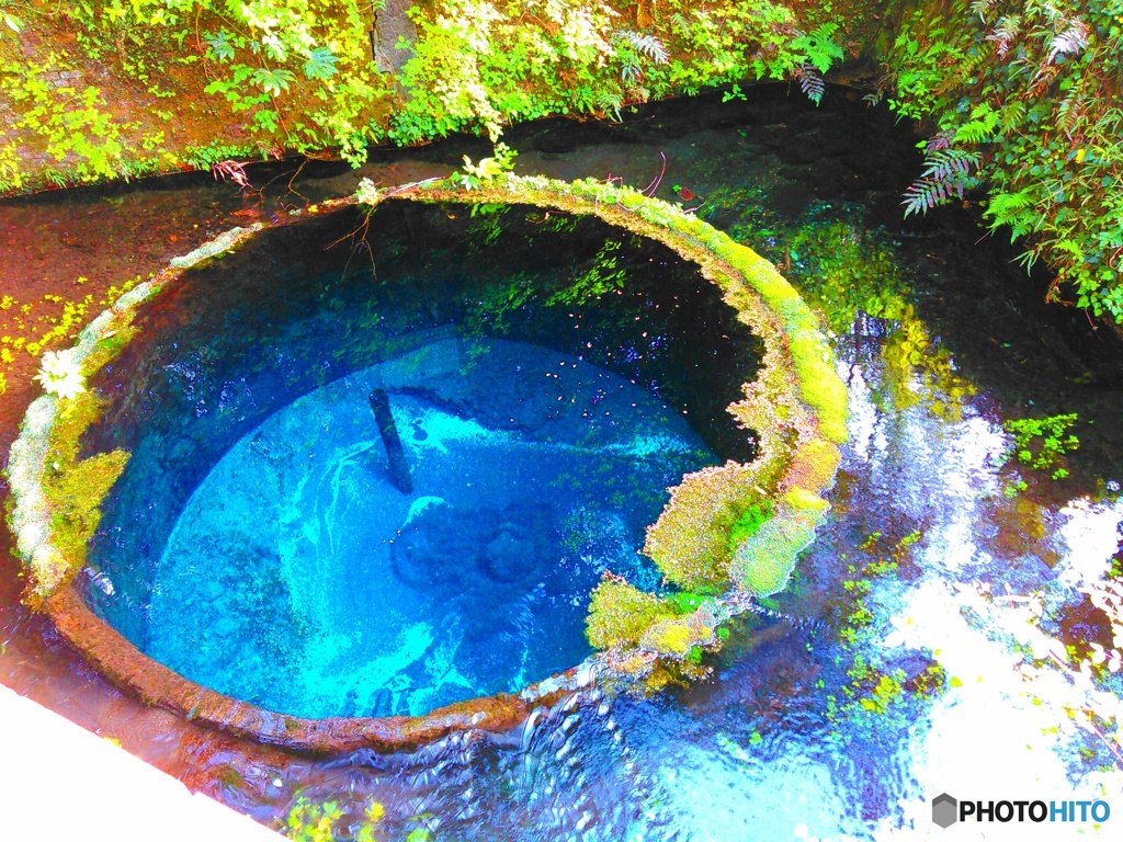 青の湧水