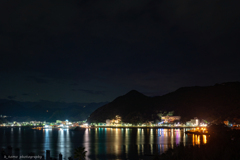 夜の下田港