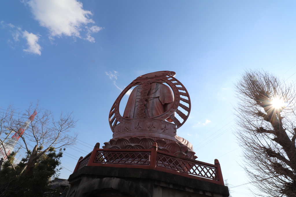 常福寺の大仏さん・・祈る背中