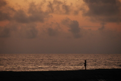 夕方の釣り人
