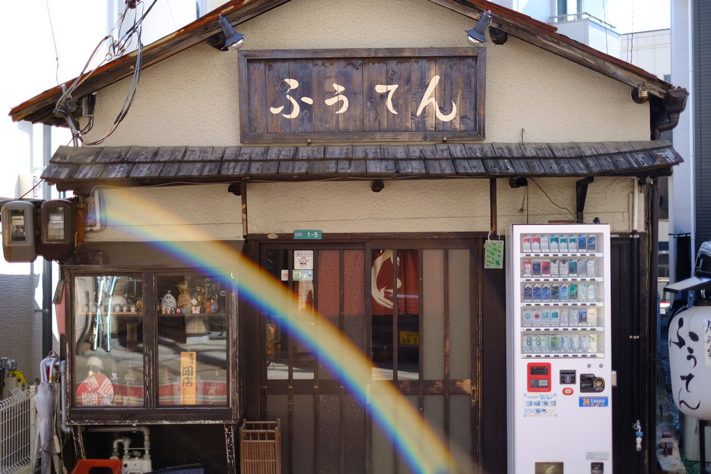 レンズの写り込みが入ってしまいました。